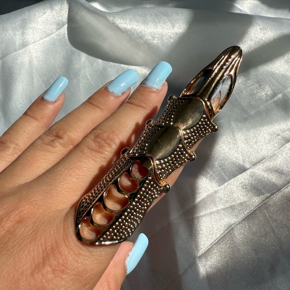 Halloween gothic skull Finger Armor Ring
Adjustable - Picture 12 of 12